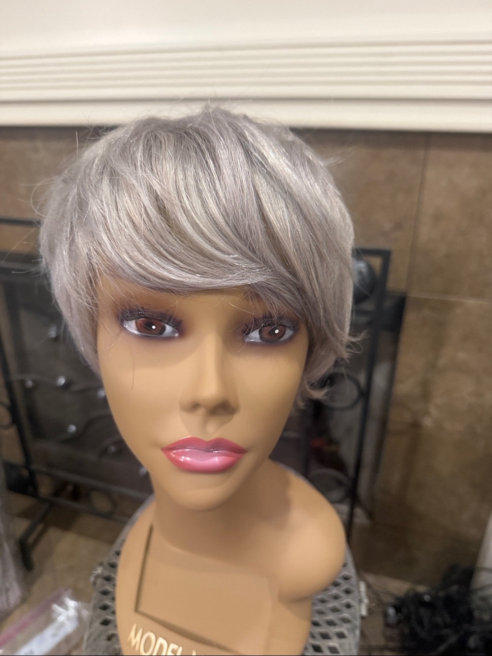 Elegant Silver Short Pixie Wig for Women - Modern Layered Style